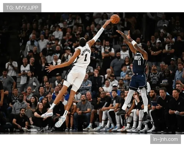 临场博弈成比赛胜负手，马刺利用文班亚马错峰打击创造局部优势